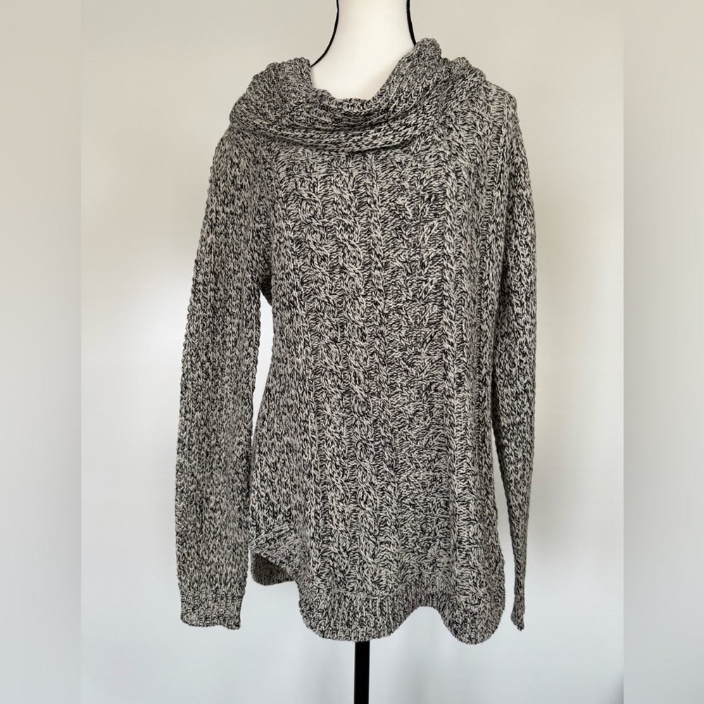 RD Style Black and White Cowl Neck Sweater